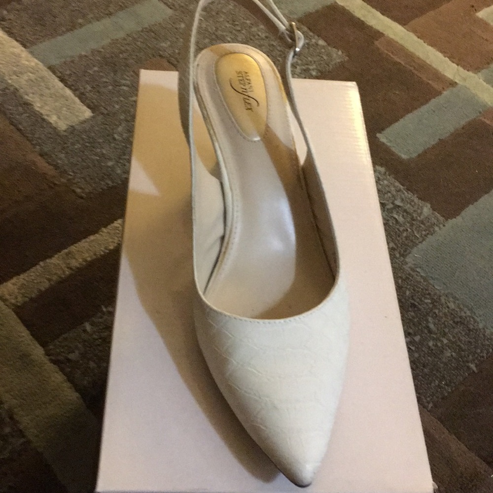 Alfani shoes small heel 2.5”